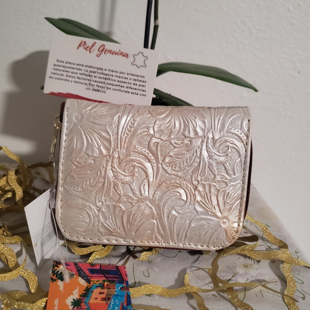 🌷Embossed Leather Wallet